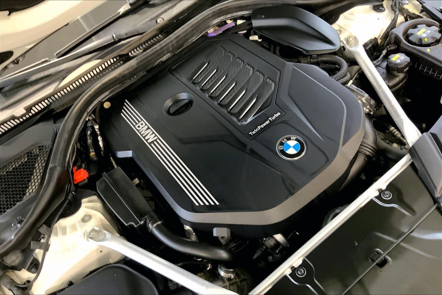 Used 2022 Alpine White BMW 540i xDrive image 31