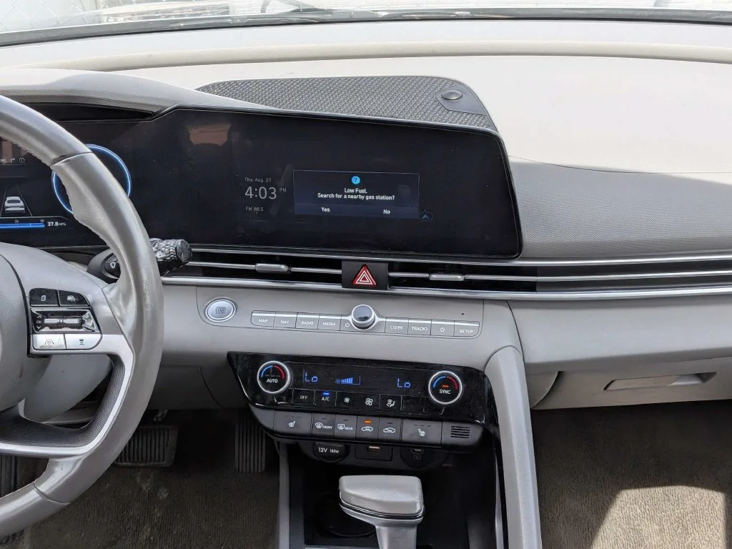Used 2025  Hyundai SEL Convenience image 8