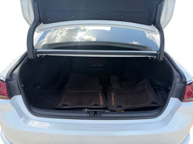 Used 2020 White Lexus 350 image 18