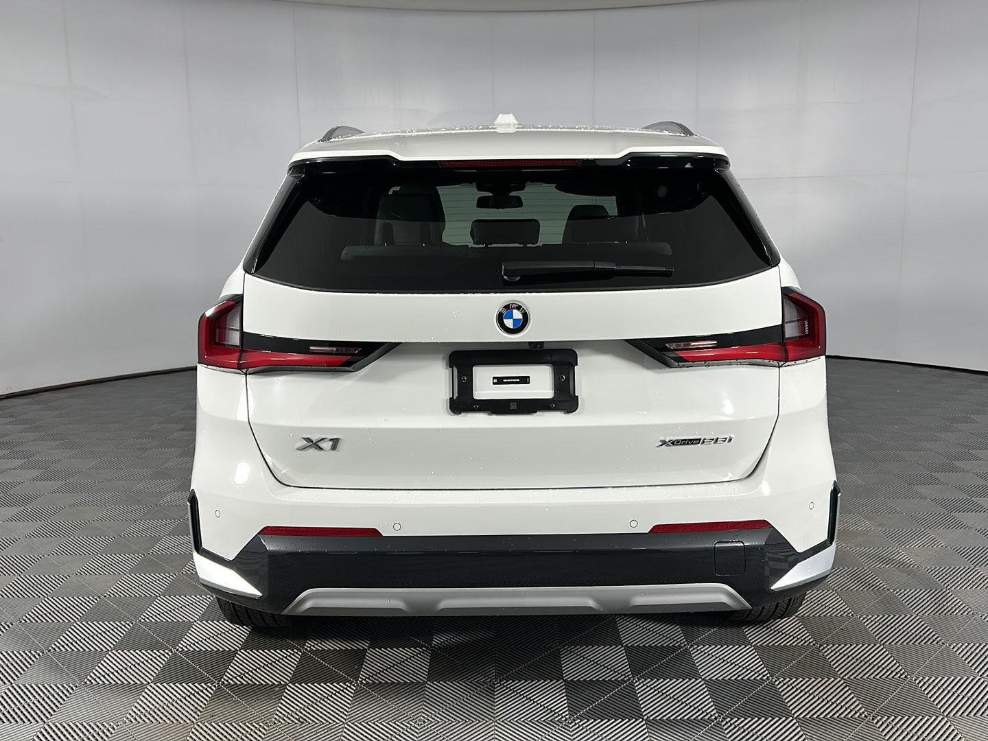New 2026 Alpine White BMW xDrive28i image 23