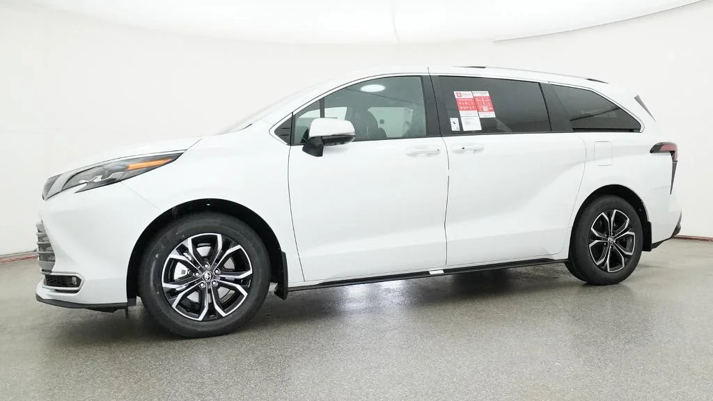 New 2026 Wind Chill Pearl Toyota Platinum image 4