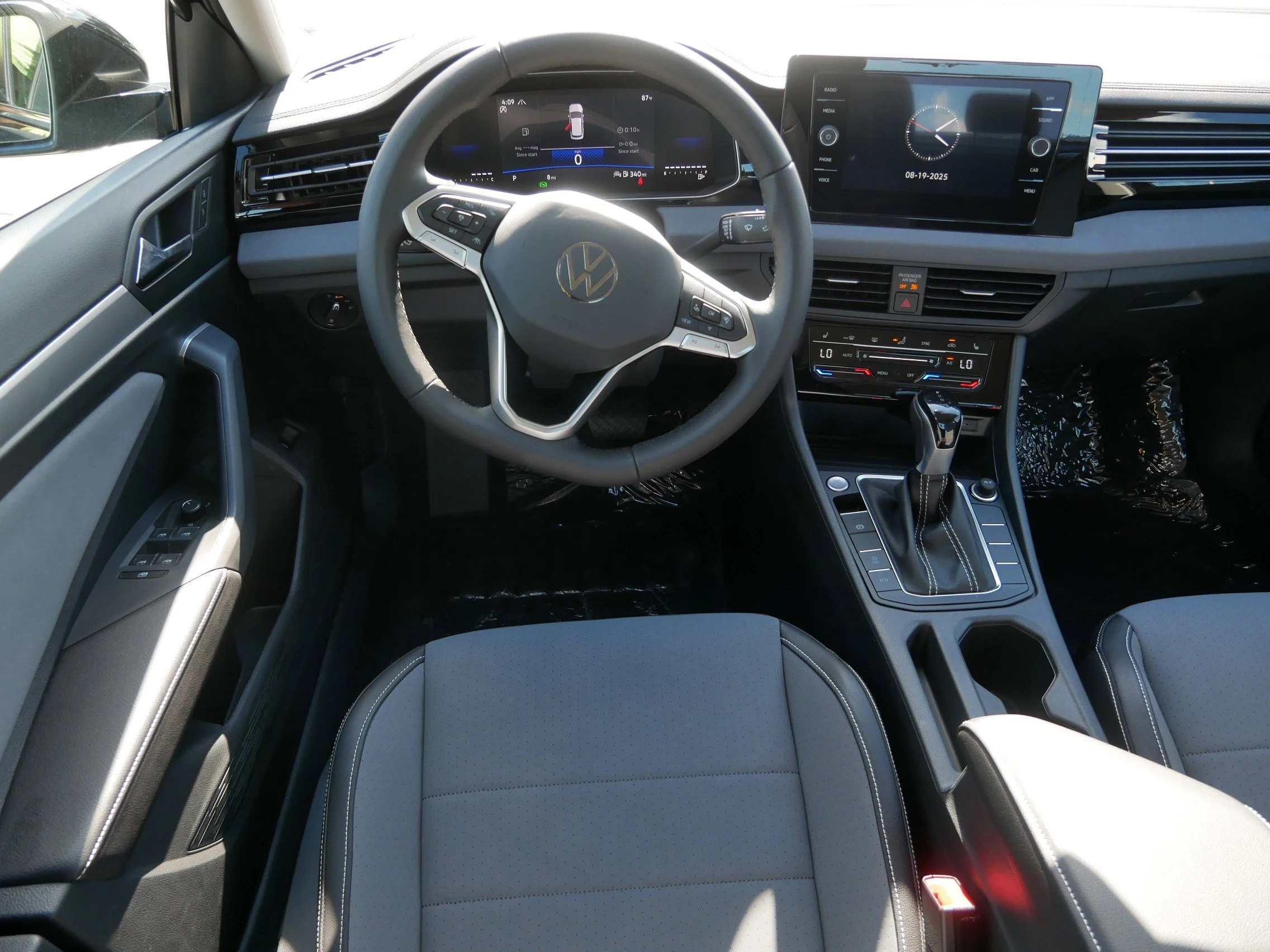 2025 Volkswagen Jetta SE - Photo 7