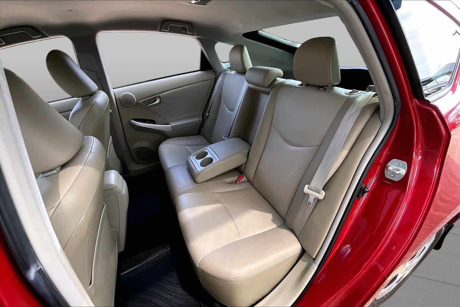 Used 2015 Barcelona Red Metallic Toyota Four image 21