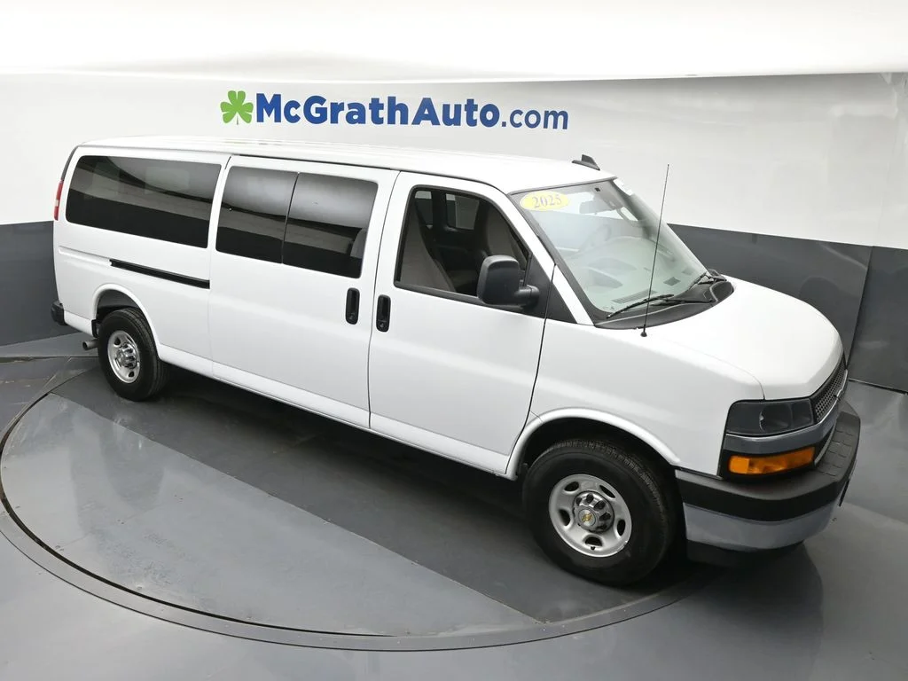 Used 2025 White Chevrolet LT image 3
