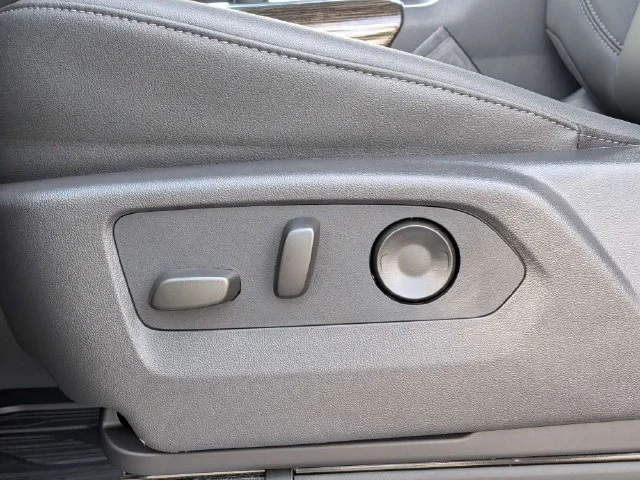 New 2026 Onyx Black GMC Elevation image 20