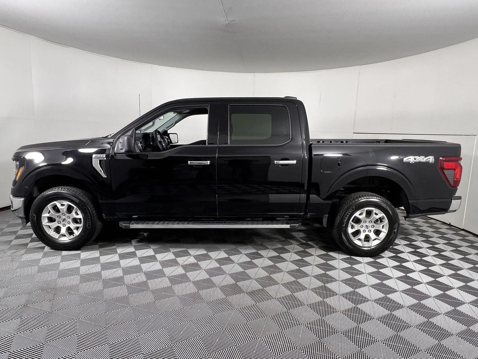 Used 2025 Agate Black Ford XLT image 7