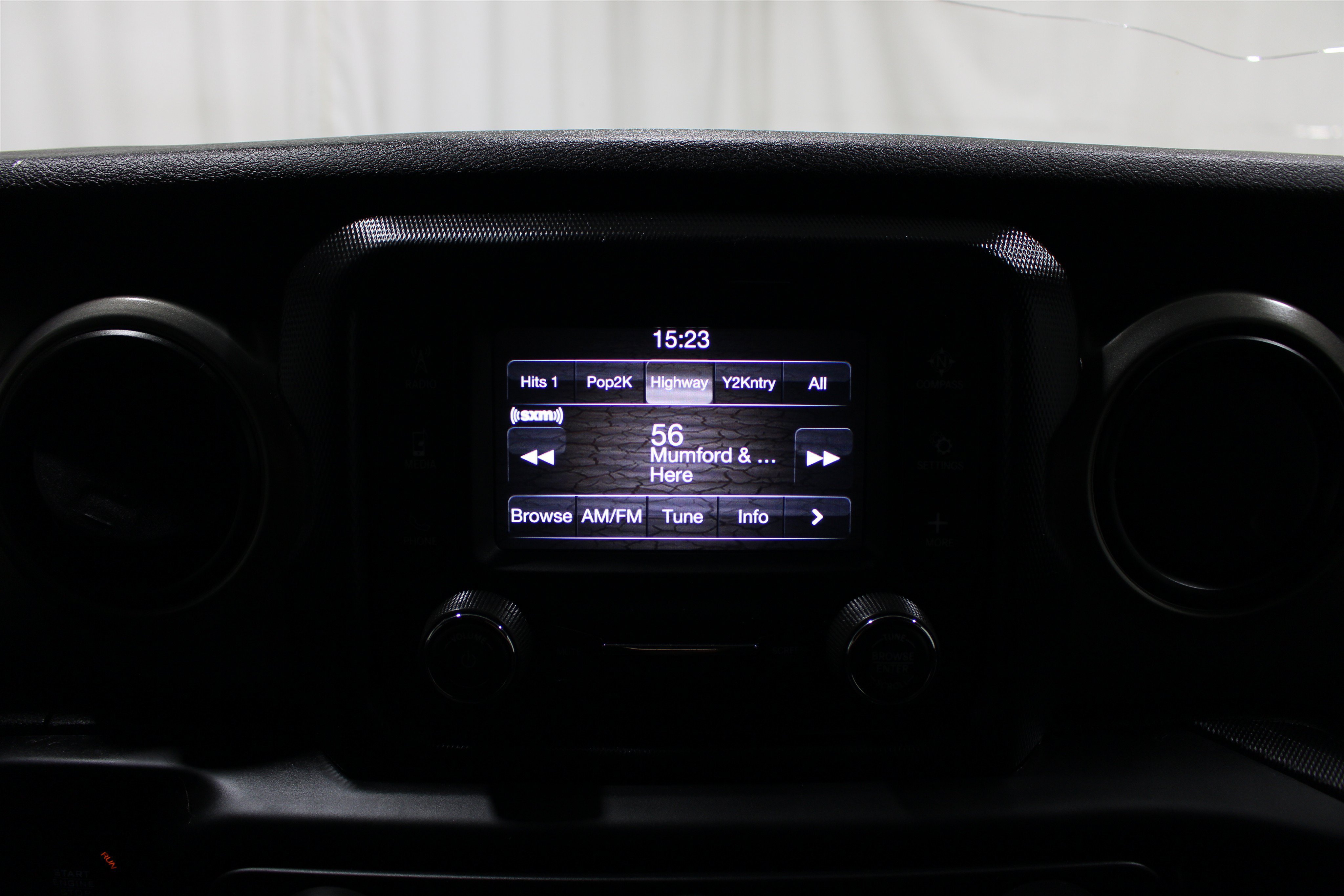 Used 2018 Punkn Metallic Clearcoat Jeep Sport image 11