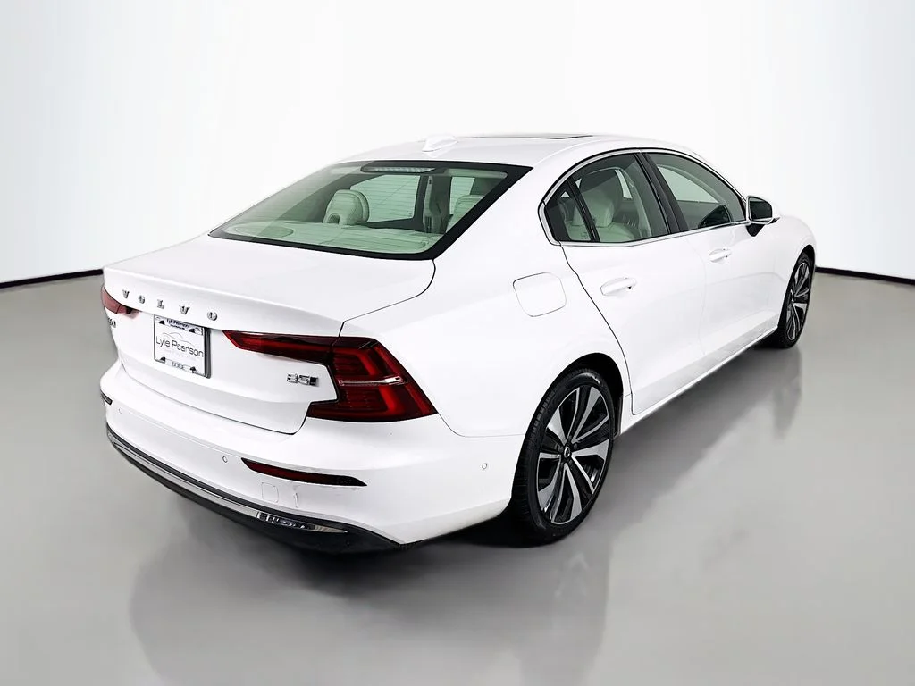 Used 2023 Crystal White Volvo Ultimate image 9