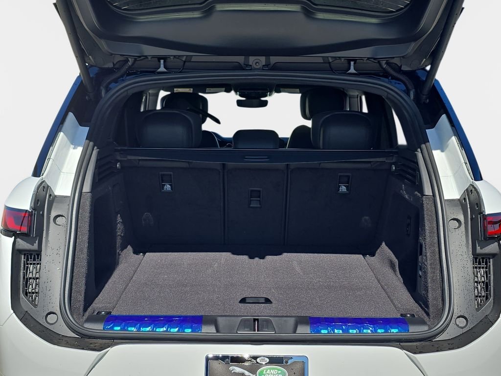 New 2026 Fuji White Land Rover Dynamic SE image 12
