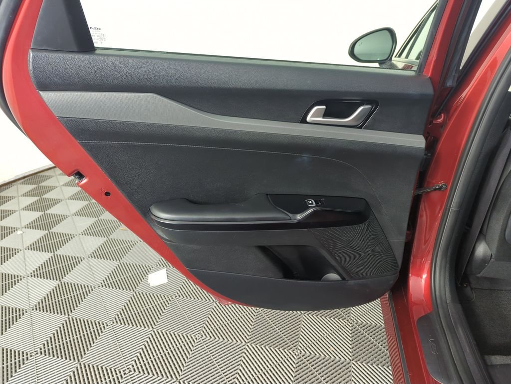 Used 2023 Red Kia LXS image 27