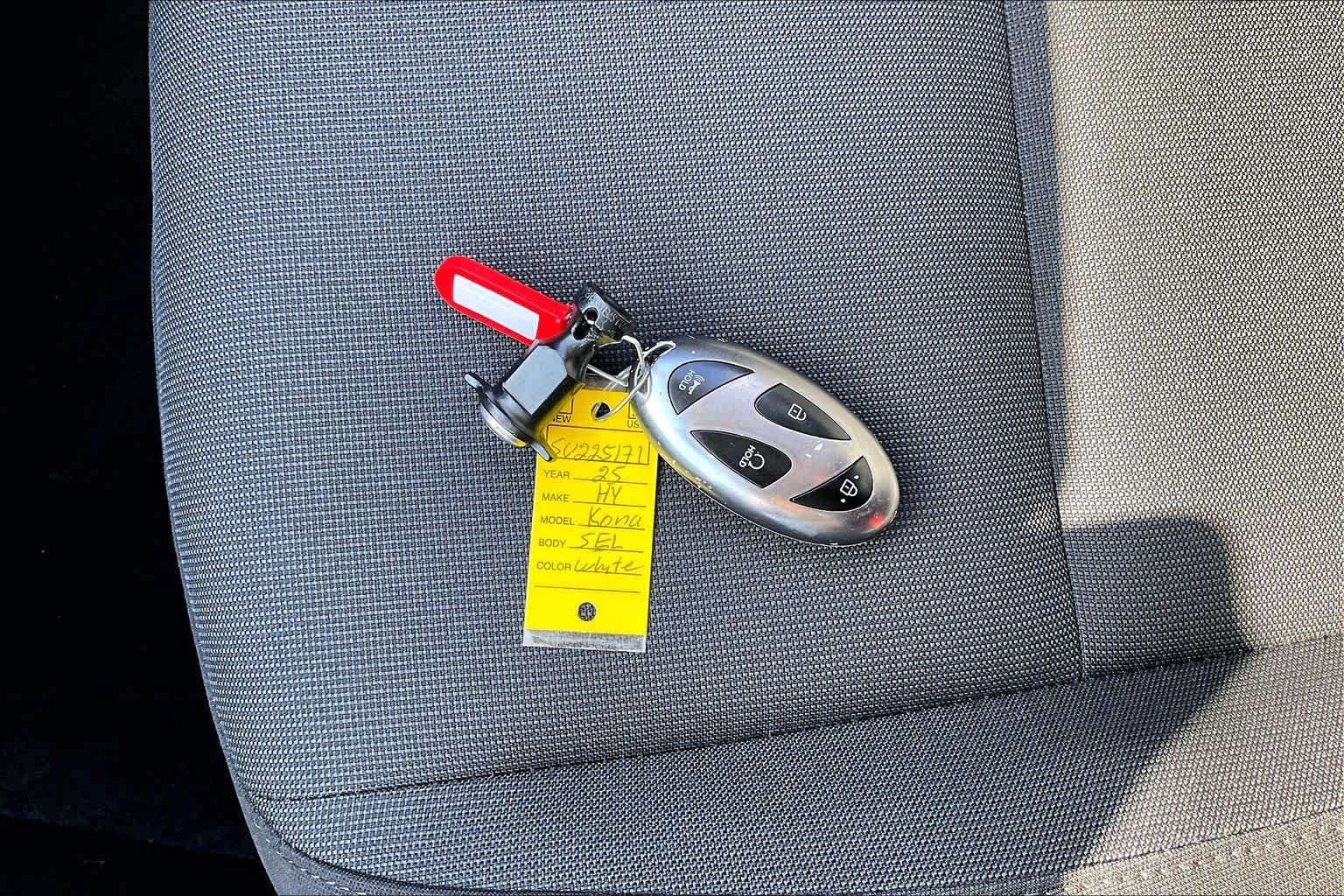 Certified Used 2025 Atlas White Hyundai SEL image 15