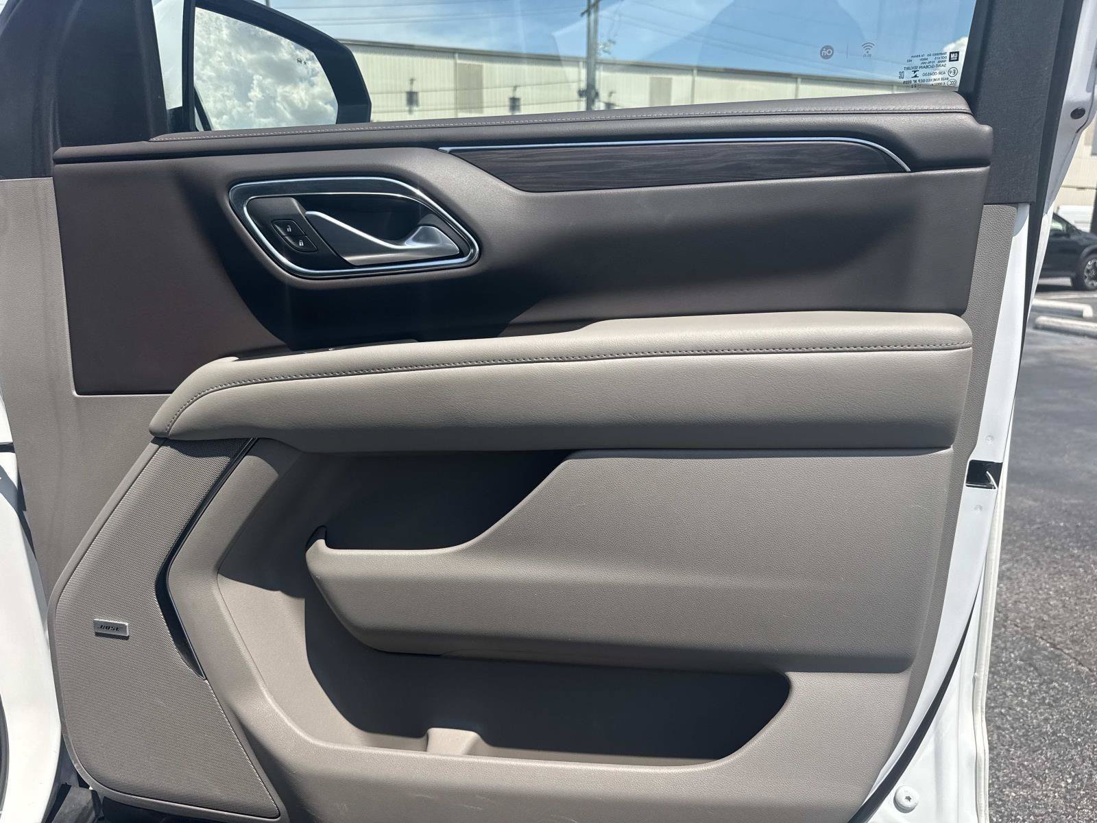 Used 2022 White Chevrolet Z71 image 13