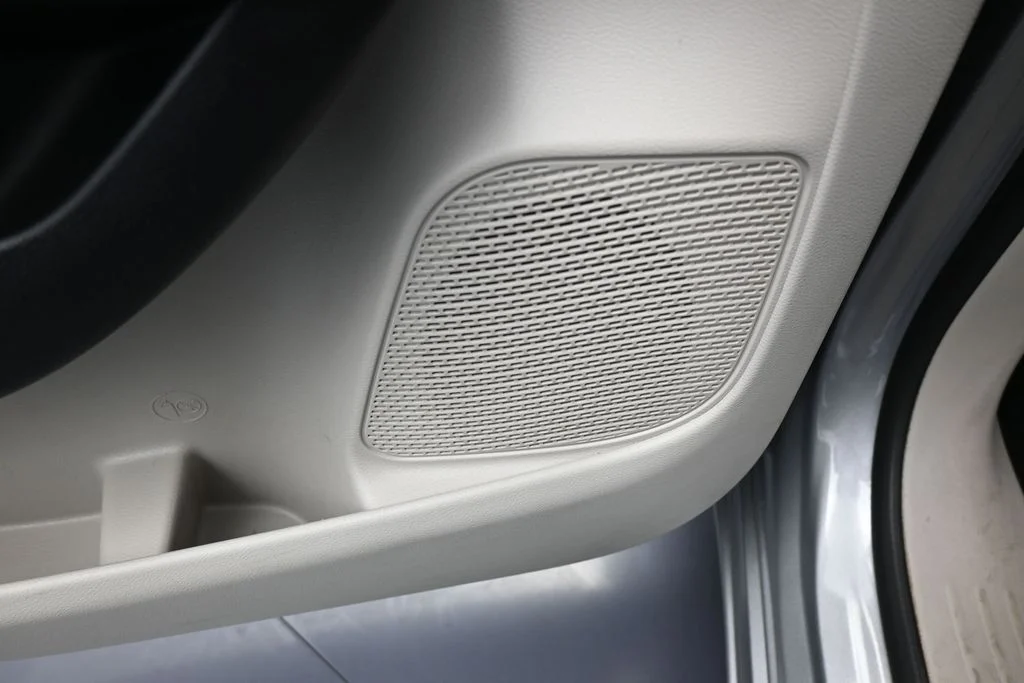 Used 2017 Billet Silver Metallic Clearcoat Chrysler Touring L image 15