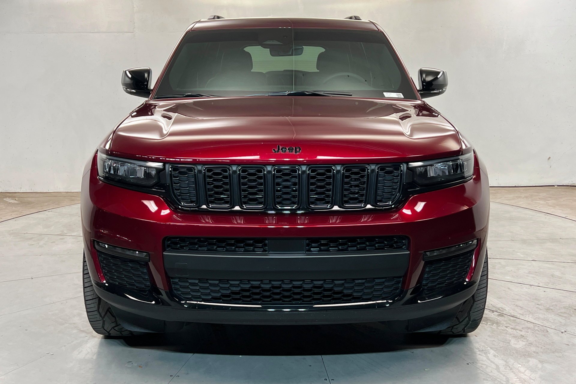 Used 2025 Velvet Red Pearlcoat Jeep Limited image 9