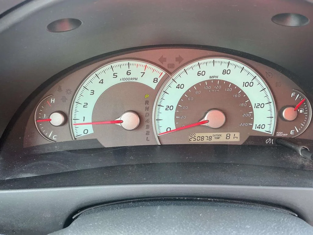 Used 2007 Gray Toyota SE image 21
