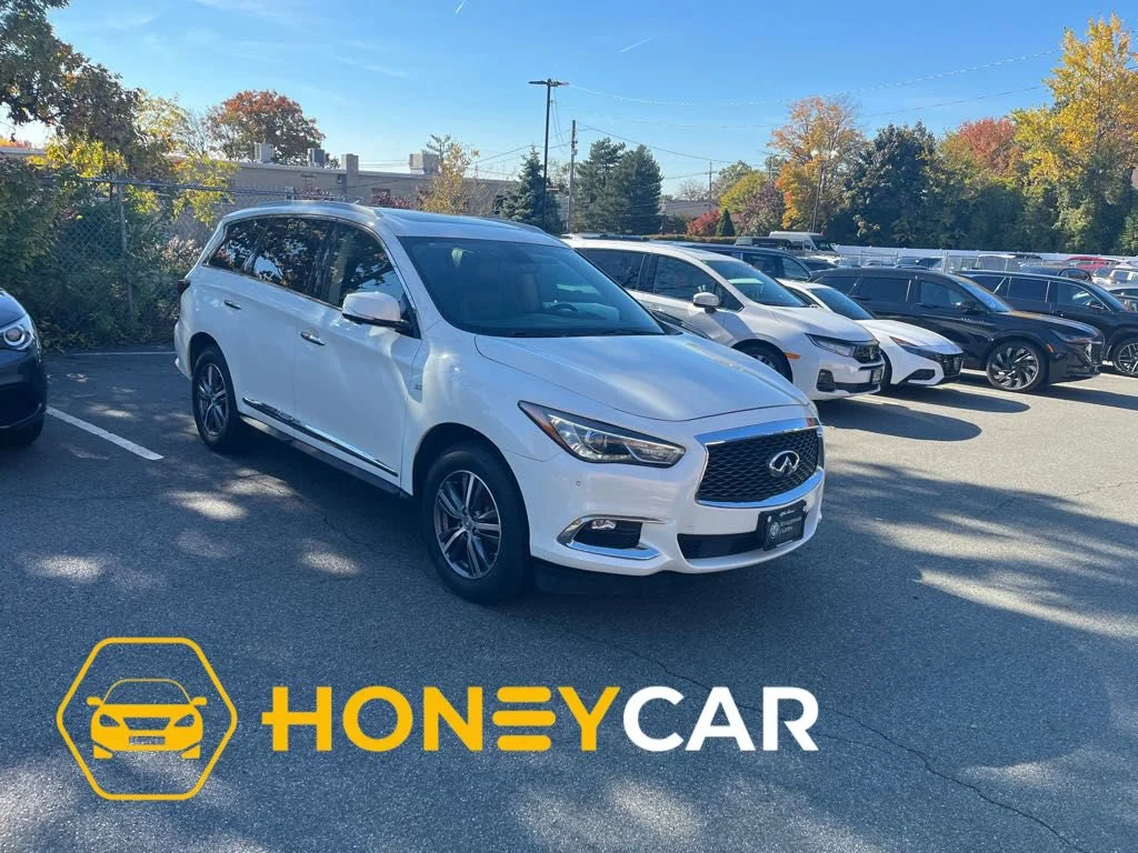Used 2018 White INFINITI Base image 1