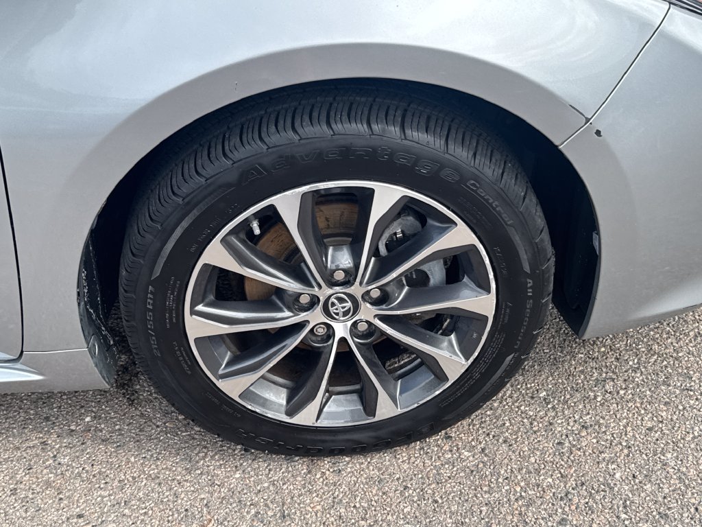 Used 2016 Silver Toyota XLE Premium image 44