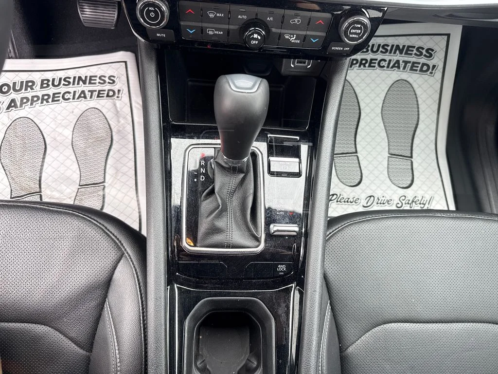 Used 2025 Silver Jeep Limited image 20