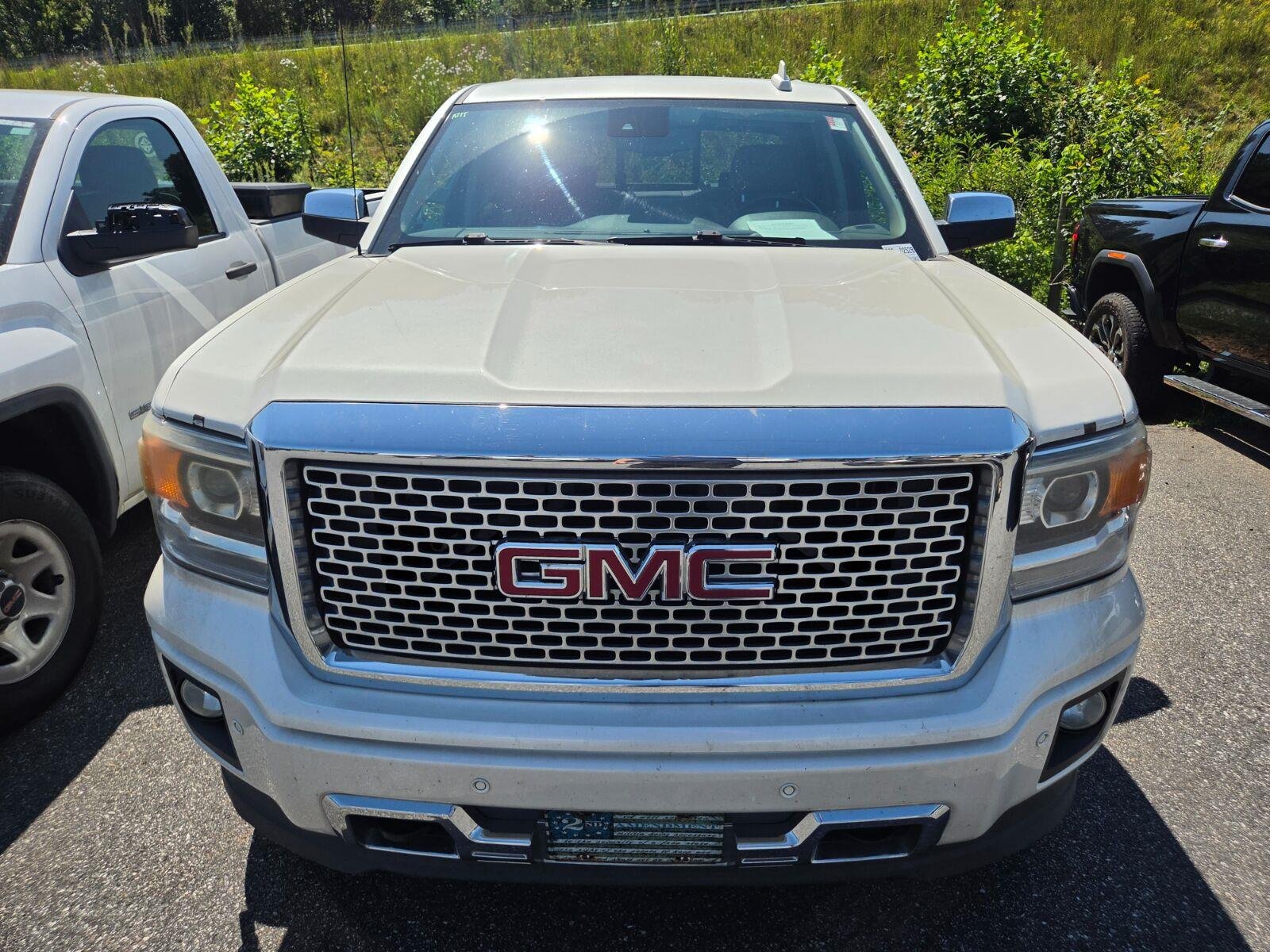 Used 2015 WHITE DIAMOND TRICOAT GMC Denali image 2