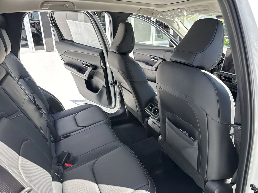 New 2026 White Metallic Mazda 2.5 S Premium Plus AWD image 33