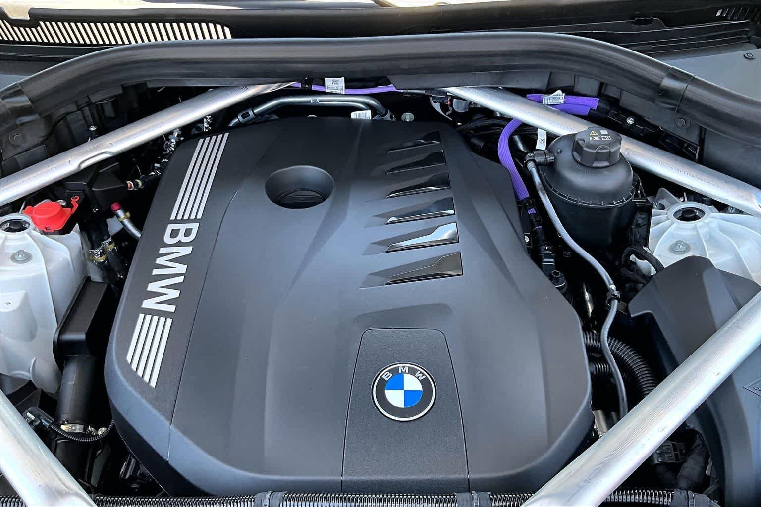 New 2026 Alpine White BMW sDrive40i image 16