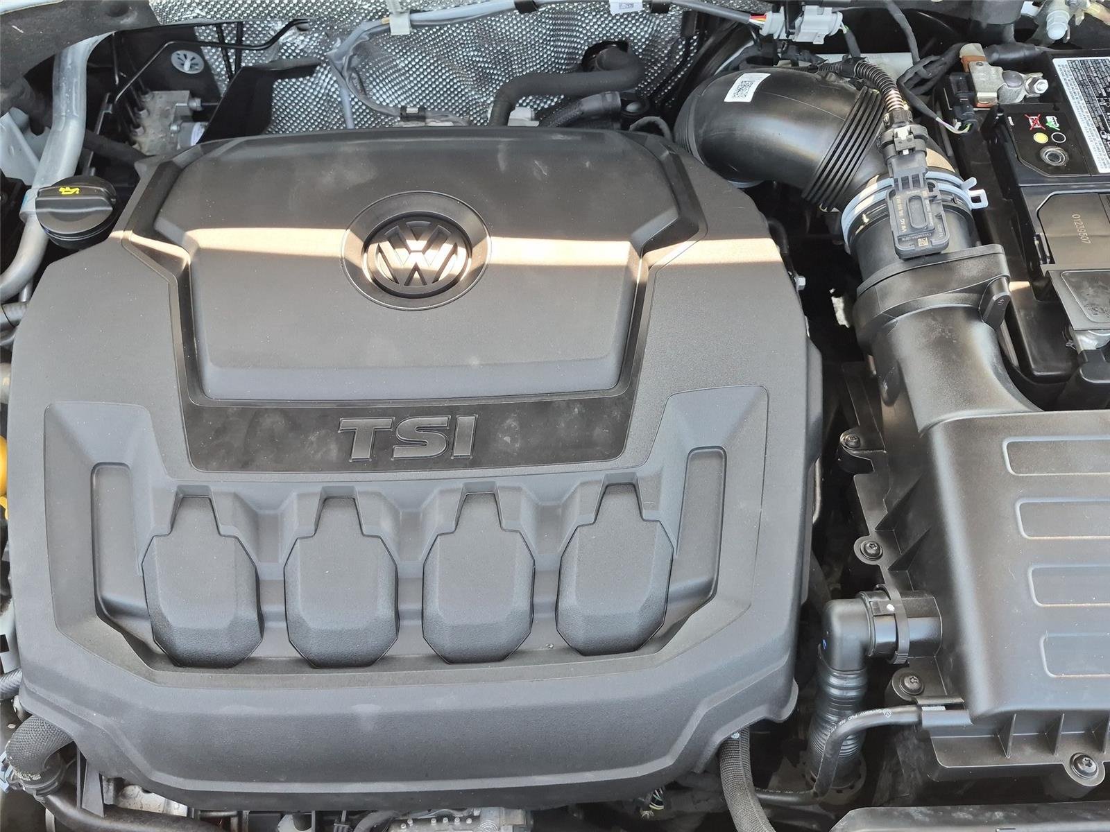 Used 2022 Oryx White Pearl Volkswagen SEL R-Line image 42