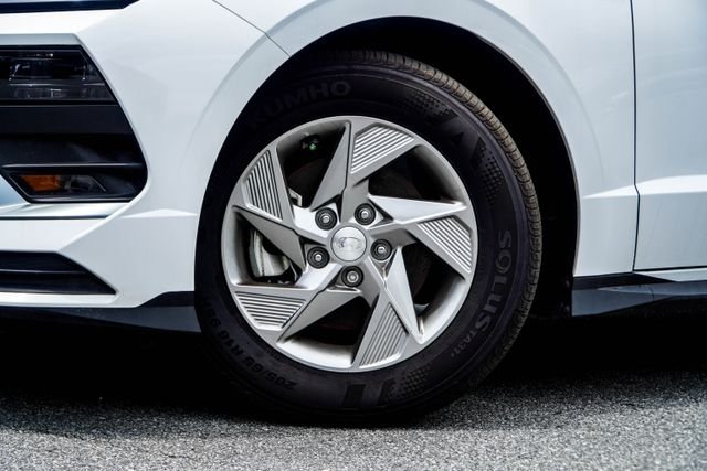 Certified Used 2025 White Hyundai SE image 3
