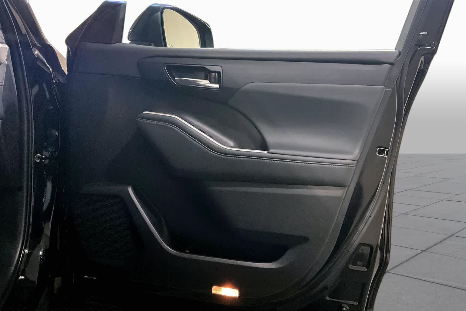 Used 2022 Midnight Black Metallic Toyota XLE image 41