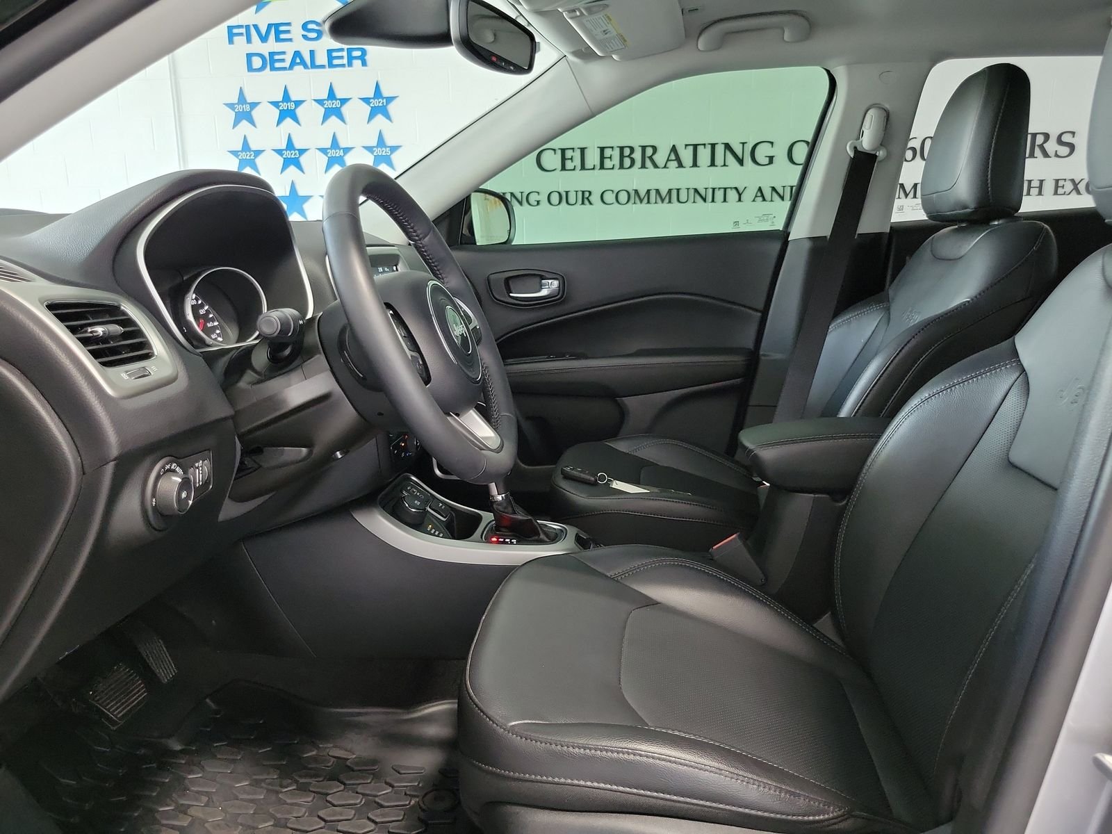 Used 2019 Silver Jeep Limited image 8