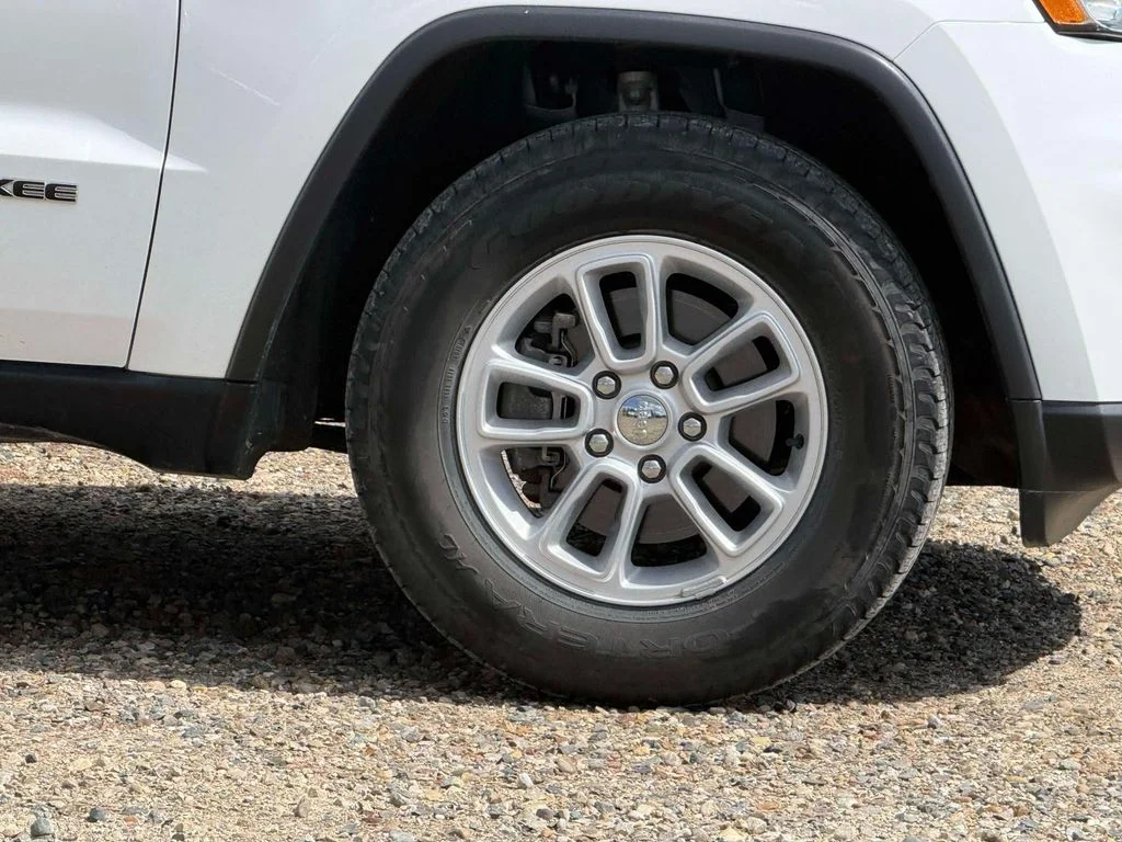 Used 2020 White Jeep Laredo E image 10