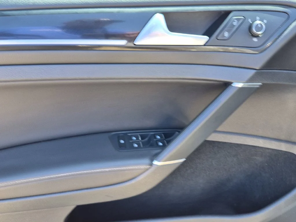 Used 2016 White Volkswagen  image 19