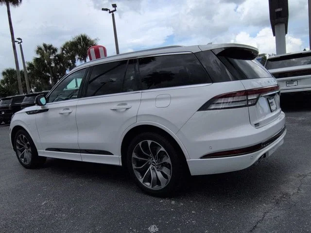 Certified Used 2022 White Metallic Lincoln Grand Touring image 6
