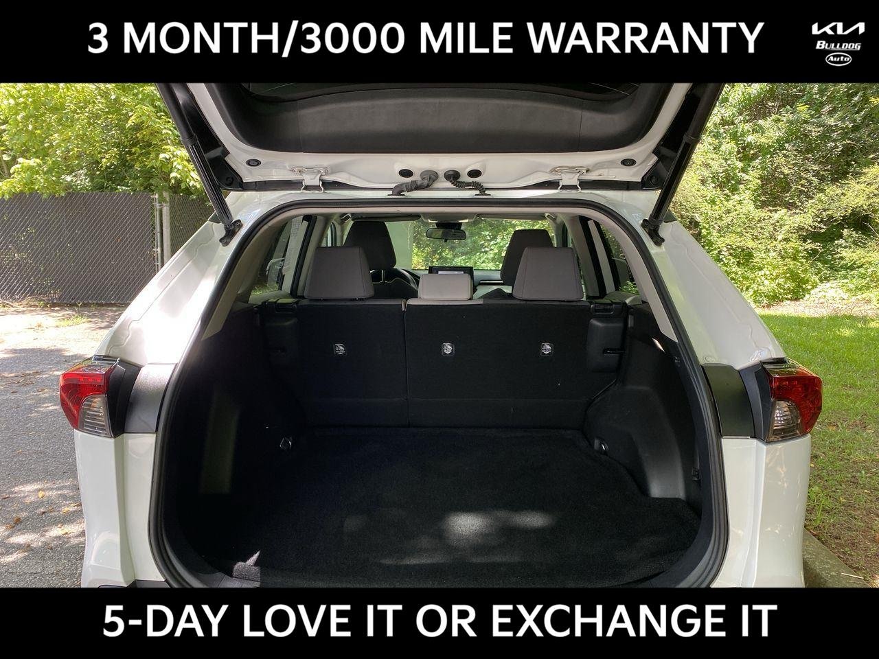 Used 2022 White Toyota XLE image 29
