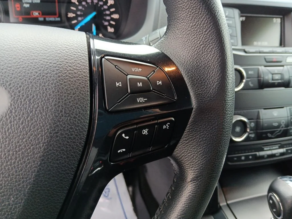 Used 2019 White Platinum Metallic Tri-Coat Ford XLT image 18