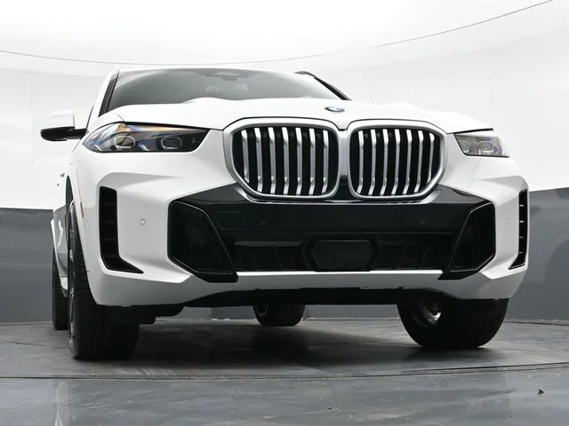 Used 2026 White BMW xDrive40i image 37