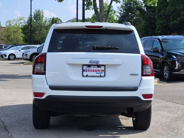 Used 2014 White Jeep Latitude image 6