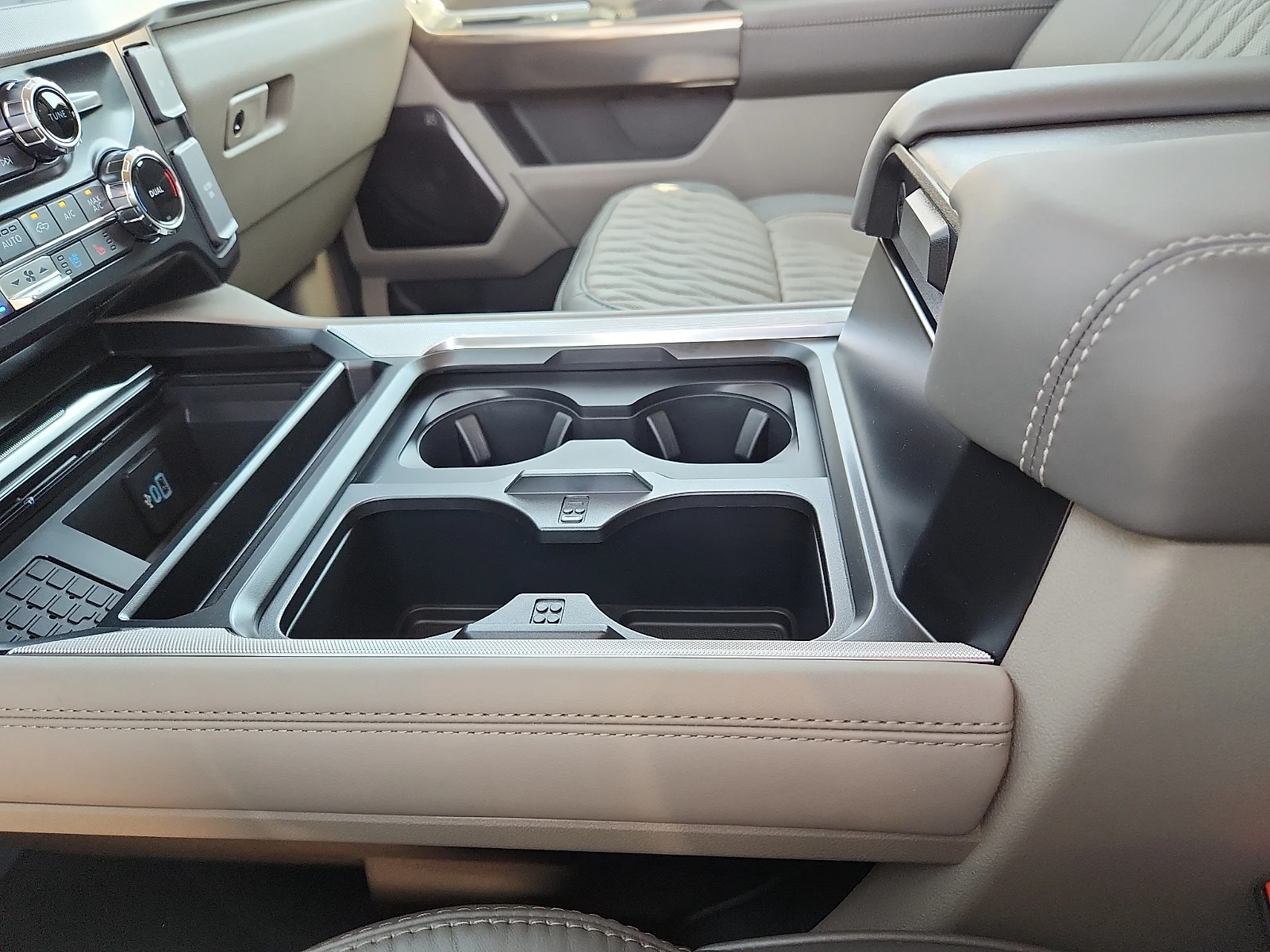New 2026 Avalanche Ford Platinum image 25