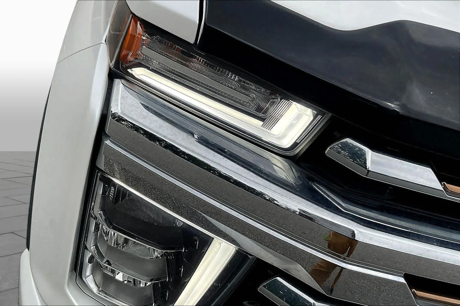 Used 2023 Iridescent Pearl Tricoat Chevrolet High Country image 53