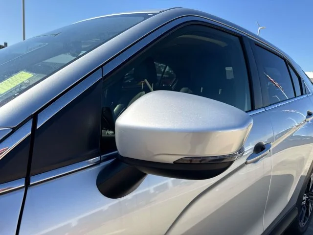 Used 2025 Silver Mitsubishi SE image 7