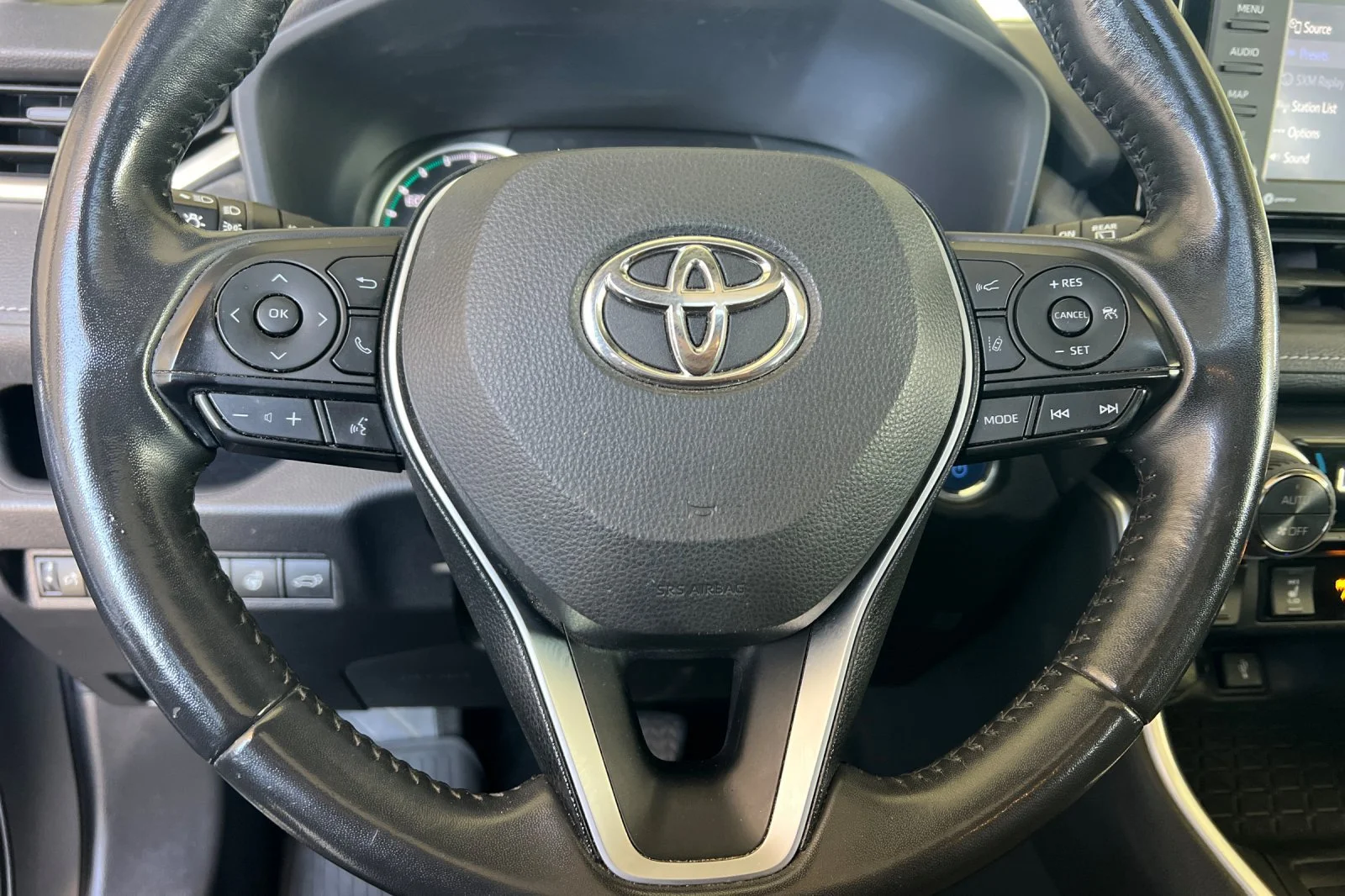 Used 2021 Silver Toyota Hybrid XLE image 22