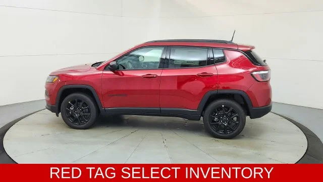 New 2026 Red Hot Pearl-Coat Exterior Paint Jeep Latitude image 6