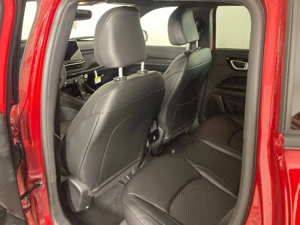 New 2026 Red Hot Pearlcoat Jeep Latitude image 14