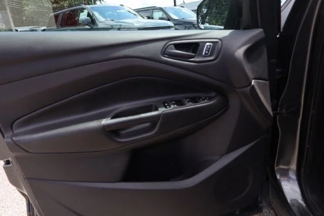 Used 2015  Ford S image 21