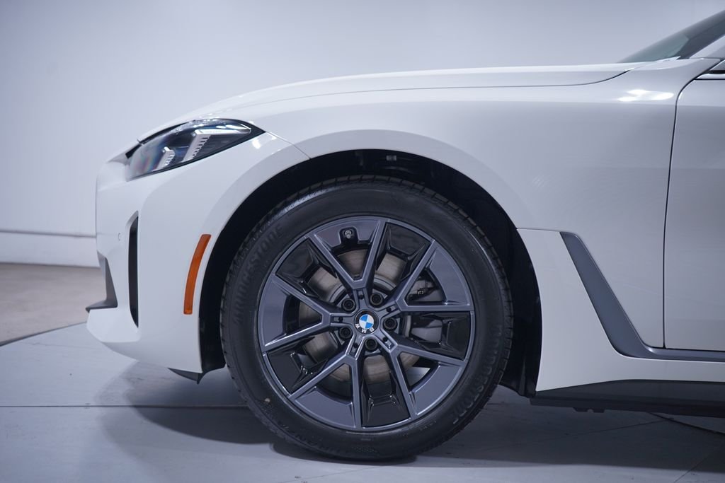 New 2026 Alpine White BMW eDrive40 image 2