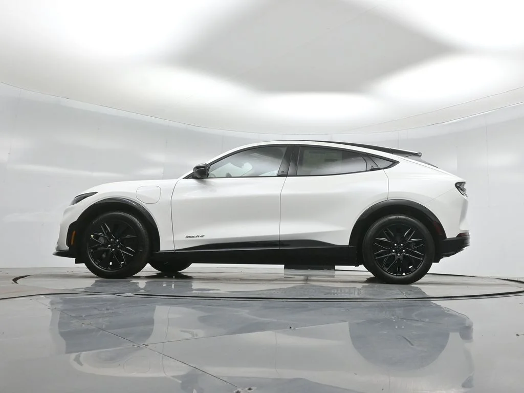 New 2026 Star White Metallic Tri-coat Ford Premium image 51