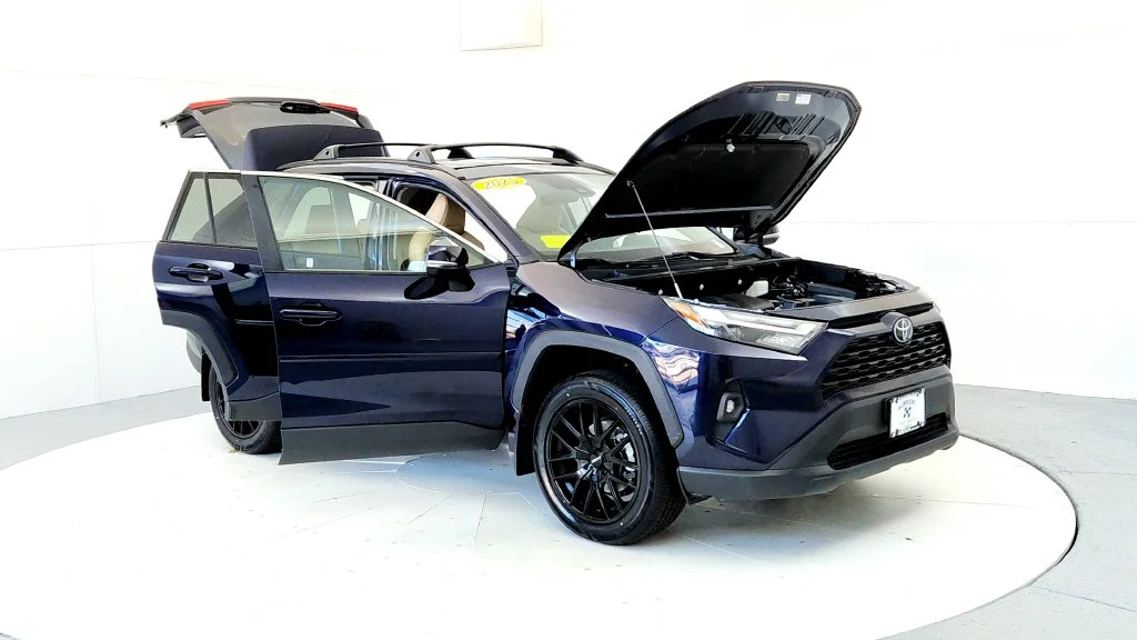 Used 2025 Blue Toyota XLE Premium image 12