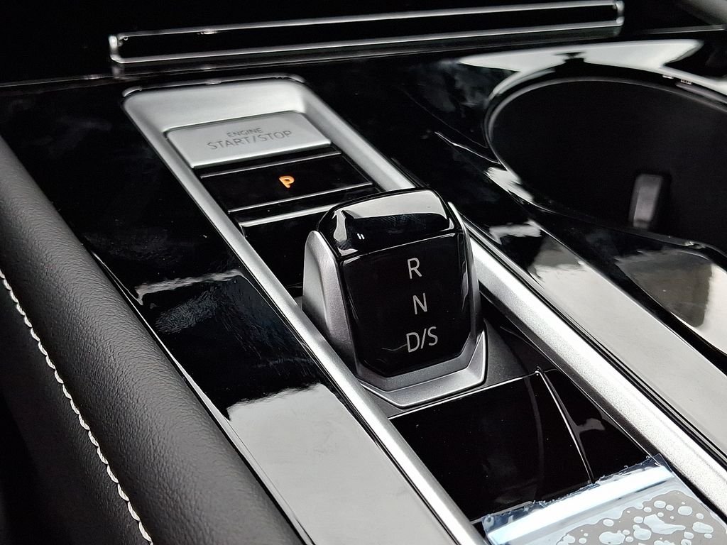 New 2026 White/off-white Volkswagen SE w/Technology image 8