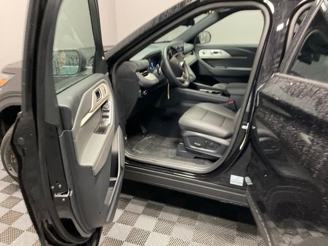 New 2027 Agate Black Metallic Ford Active image 14