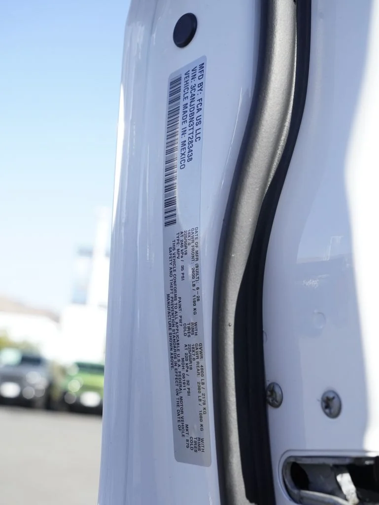 New 2026 Bright White Clearcoat Jeep Latitude image 33