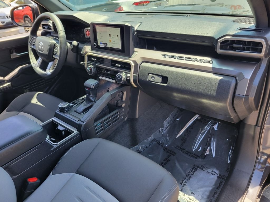 Used 2025  Toyota  image 16